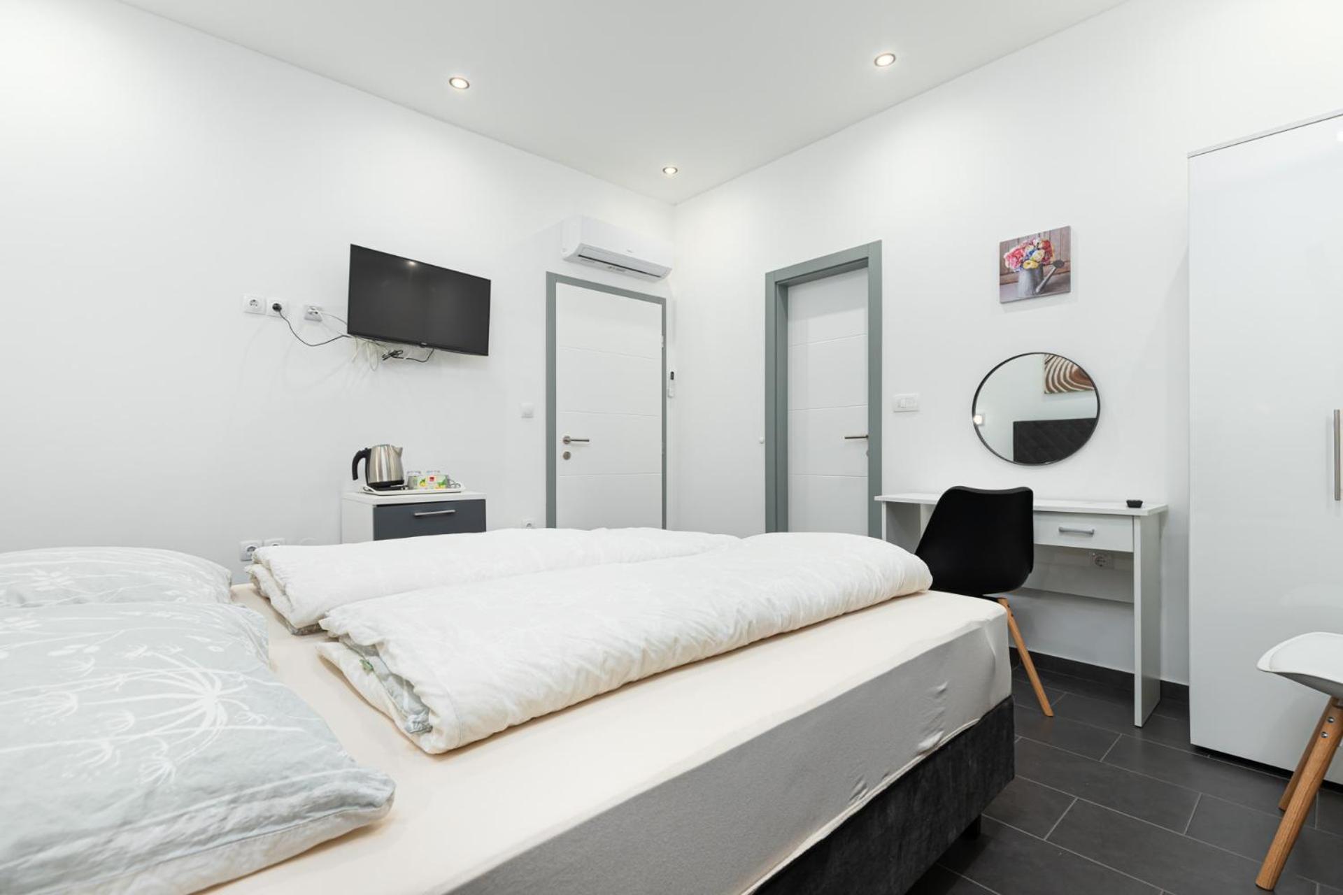 Rooms And Studio Flora Пореч Екстериор снимка