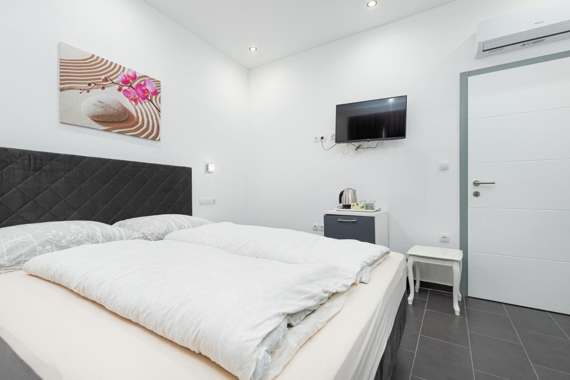 Rooms And Studio Flora Пореч Екстериор снимка