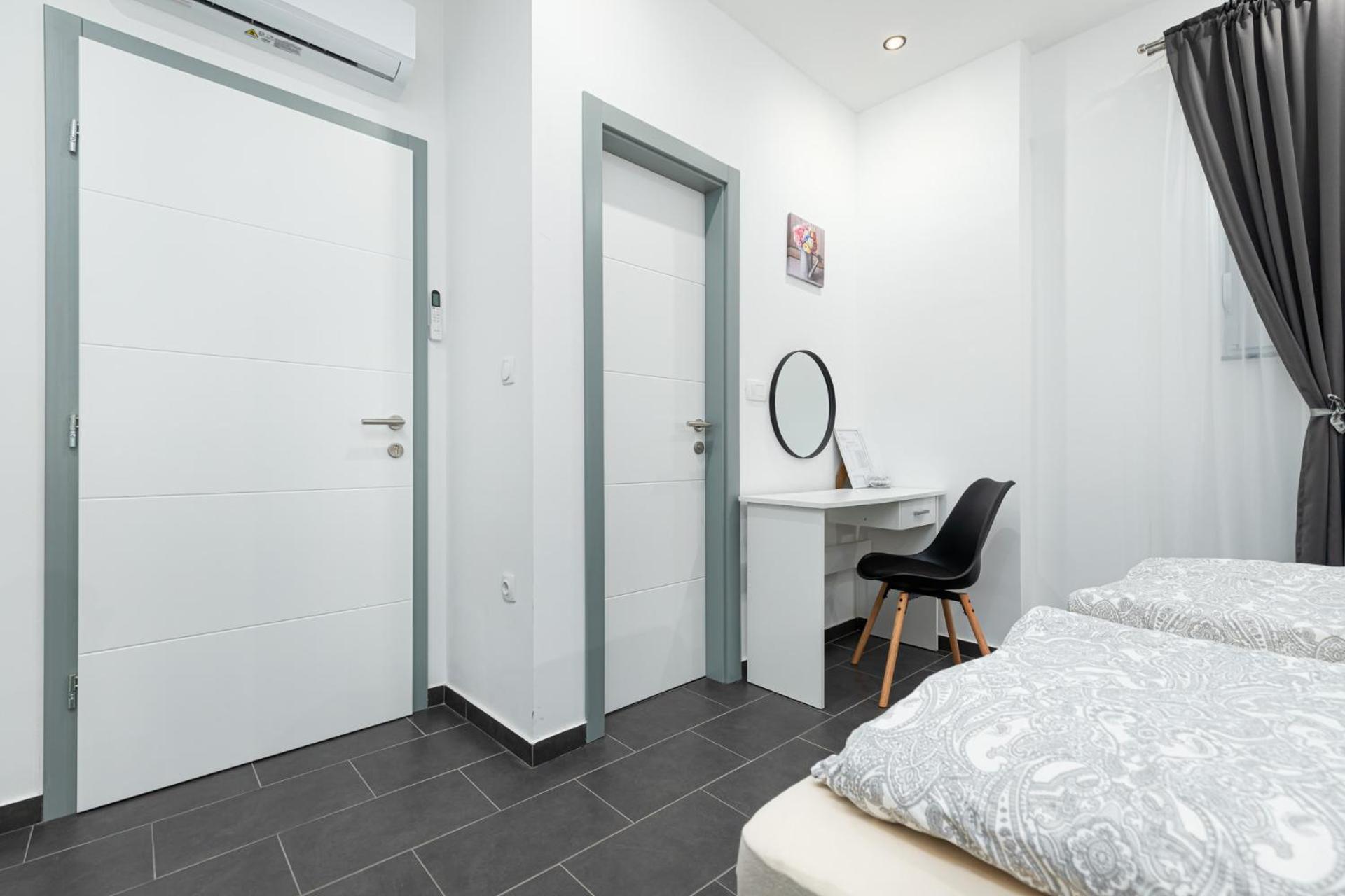 Rooms And Studio Flora Пореч Екстериор снимка