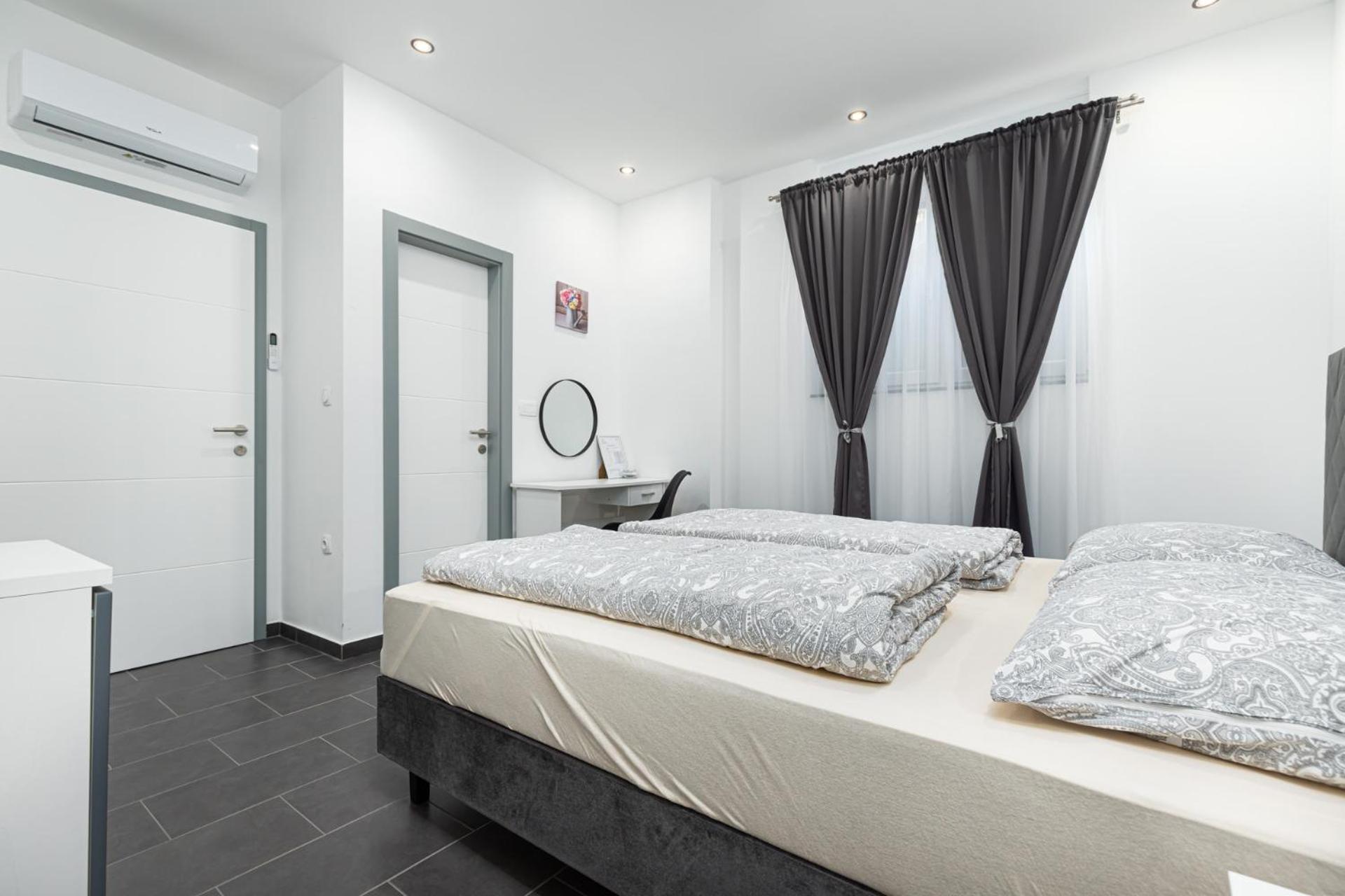 Rooms And Studio Flora Пореч Екстериор снимка