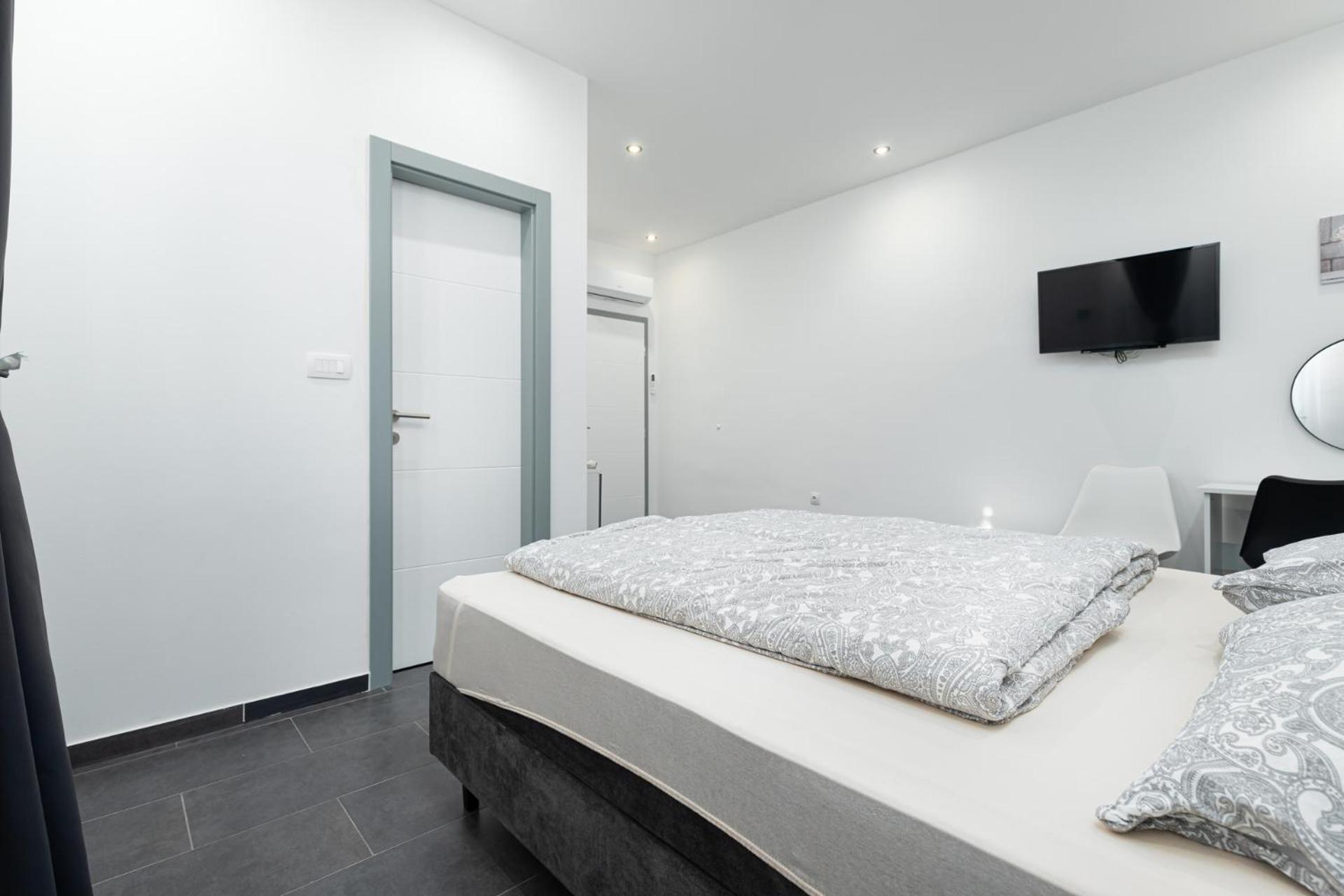 Rooms And Studio Flora Пореч Екстериор снимка